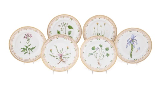SIX ROYAL COPENHAGEN 'FLORA DANICA' DINNER PLATES