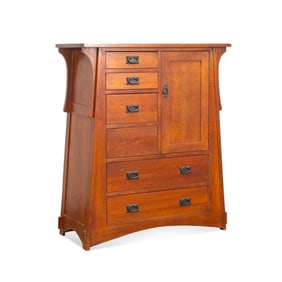 ARTS & CRAFTS INDUSTRIES OAK GENTLEMAN'S CHEST
