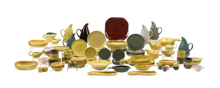 118 PCS OF R. WRIGHT DINNERWARE, MAINLY CHARTREUSE