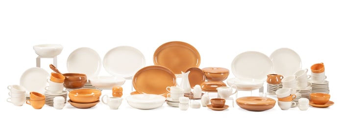 121 PCS OF RUSSEL WRIGHT DINNERWARE, MAINLY WHITE