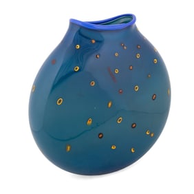 GARRY NASH, SIGNED BLUE MURRINE FLAT GLASS VESSEL
