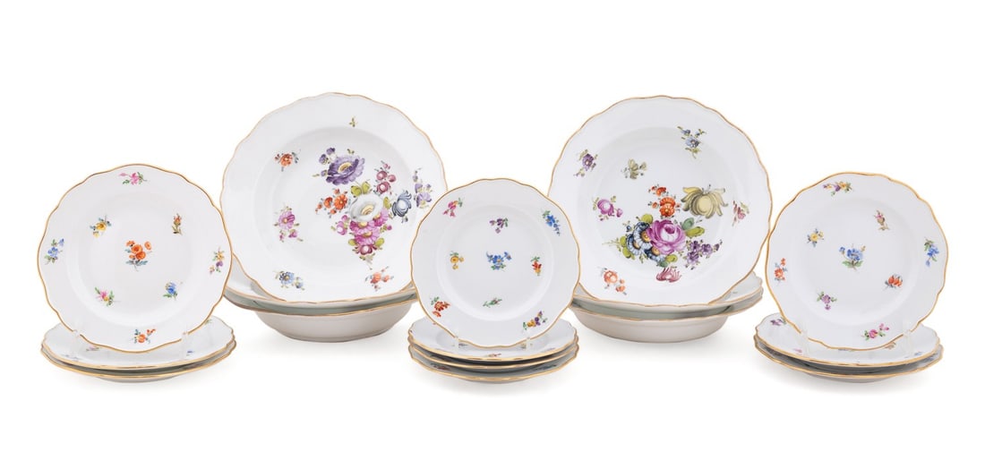 MEISSEN, GROUP OF 16 FLORAL PATTERN DINNERWARE (1 of 6)