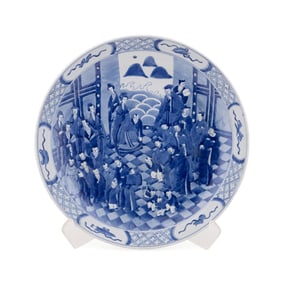 CHINESE BLUE & WHITE ROUND FIGURAL MOTIF CHARGER