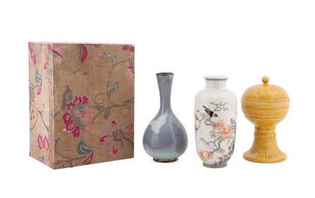 THREE CHINESE VASES & ALTAR VESSEL