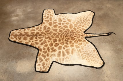GIRAFFE TAXIDERMY HIDE RUG WITH BACKING