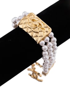 CHANEL BAG MOTIF FAUX PEARL BRACELET
