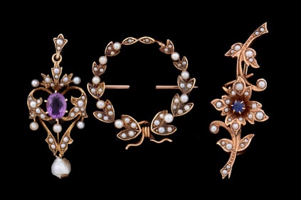 THREE DELICATE SEED PEARL 14K YG BROOCH / PENDANT