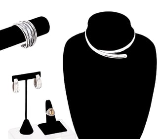 FIVE STERLING SILVER PIECES OF JEWELRY