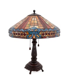ARTS & CRAFTS STYLE STAINED GLASS TABLE LAMP