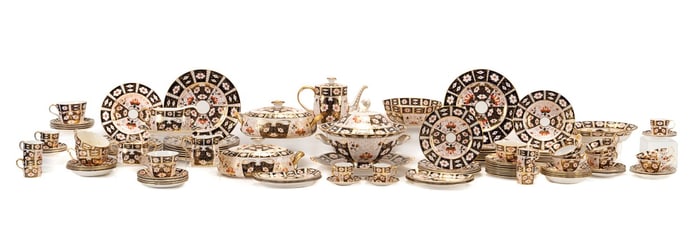 106 PIECE ROYAL CROWN DERBY IMARI DINNER SERVICE