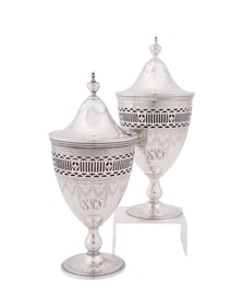 TIFFANY & CO., PAIR OF LIDDED STERLING SILVER URNS