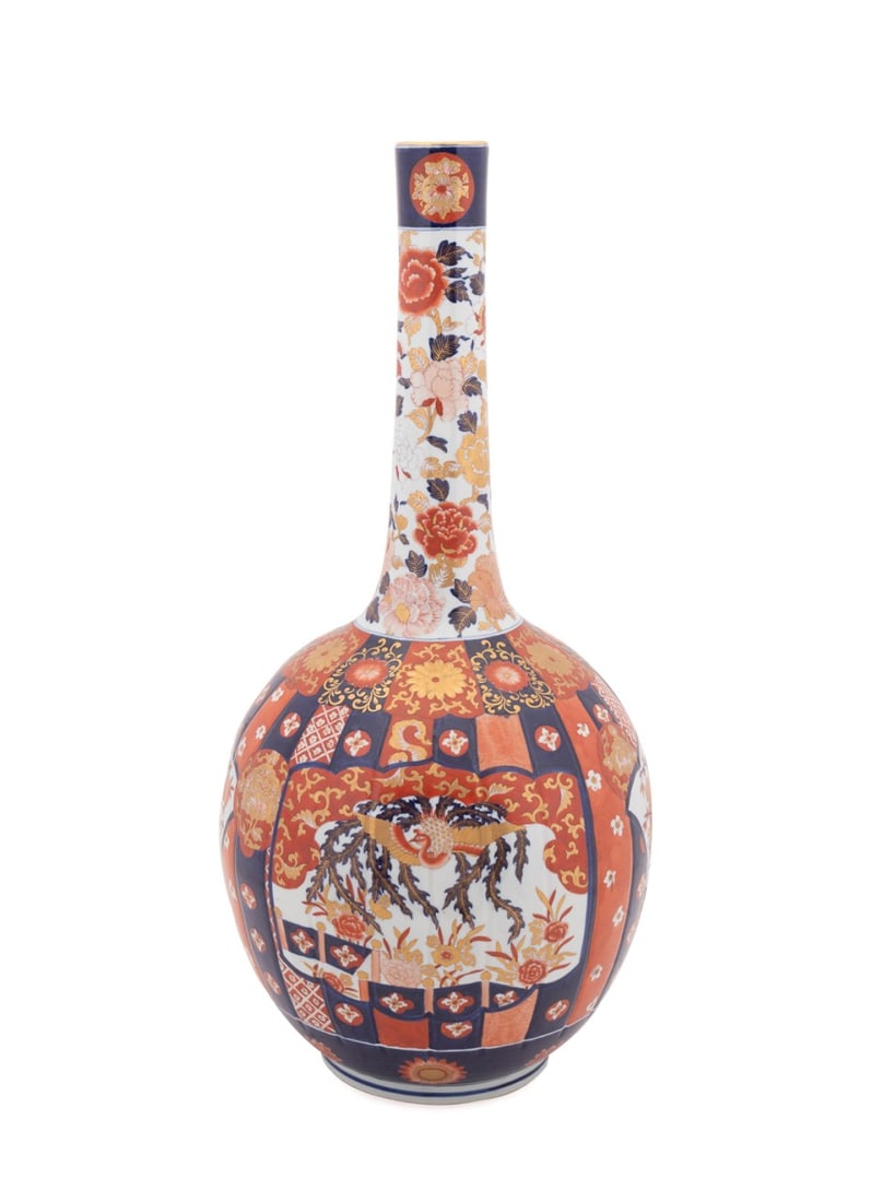 LARGE JAPANESE IMARI BOTTLE VASE (1 of 5)