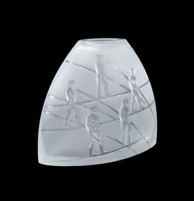 LALIQUE 'AERIAL' TRIANGULAR VASE, FIGURAL MOTIF