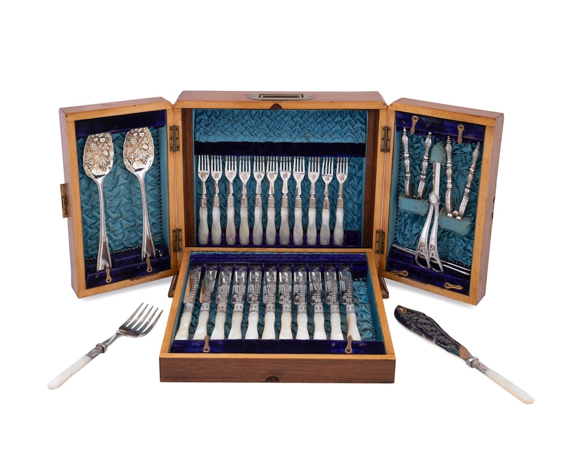 VICTORIAN 31 PIECE MOTHER OF PEARL DESSERT SERVICE (1 of 20)