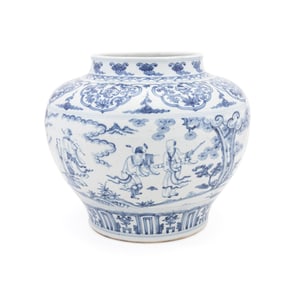 CHINESE BLUE AND WHITE PORCELAIN JAR
