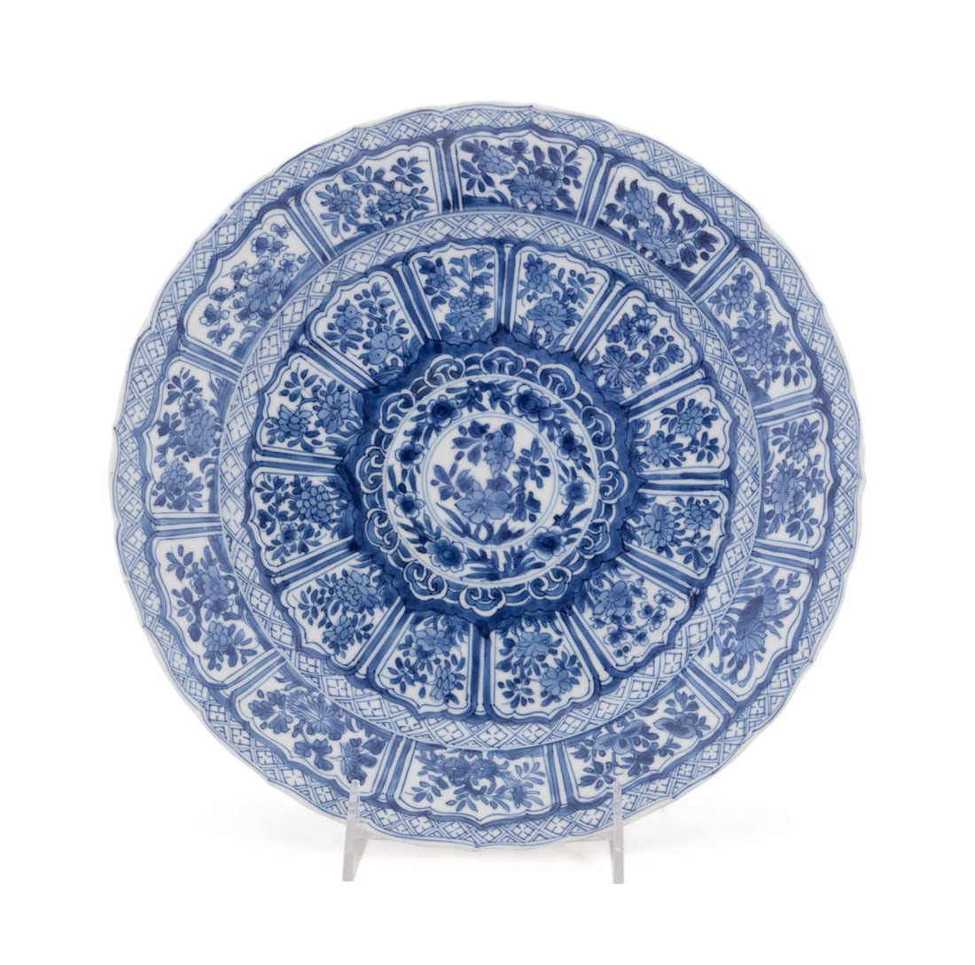 CHINESE KANGXI STYLE BLUE AND WHITE PLATE