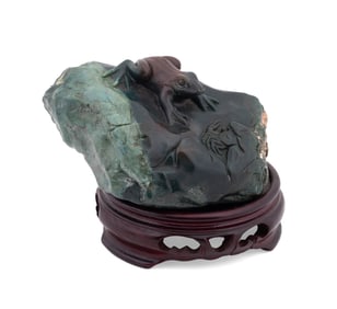 CHINESE CARVED JADE/NEPHRITE FROG ON STAND