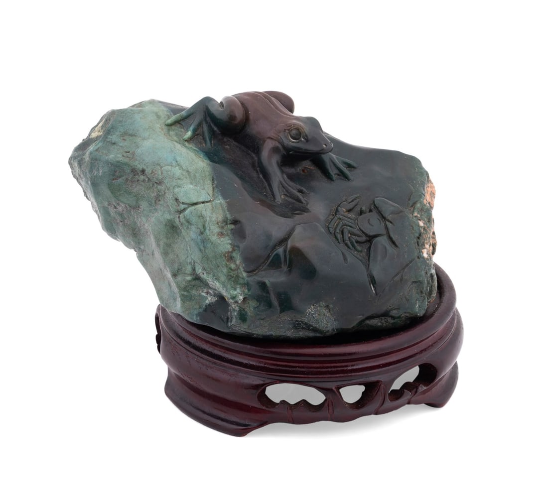 CHINESE CARVED JADE/NEPHRITE FROG ON STAND (1 of 7)