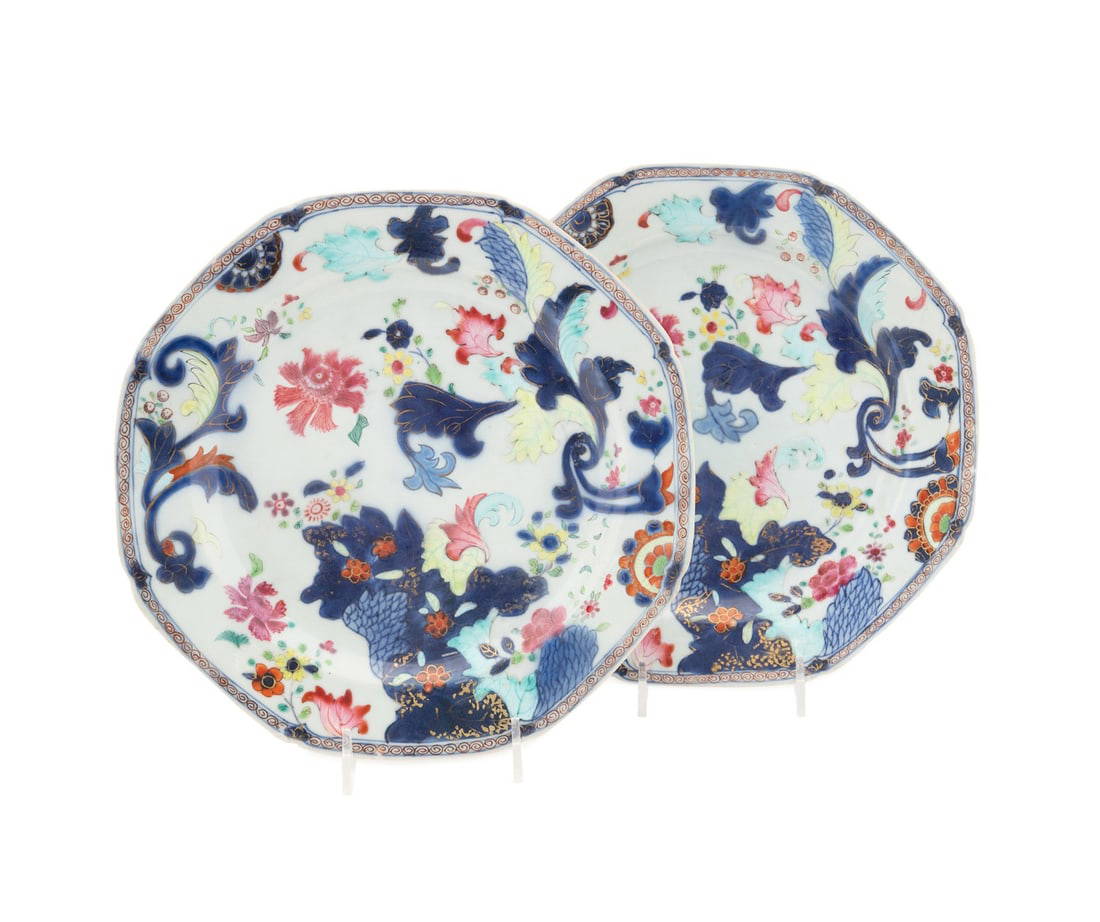 PAIR OF CHINESE EXPORT TOBACCO LEAF PLATES