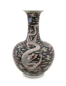 CHINESE FAMILLE NOIRE PORCELAIN VASE