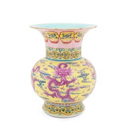 CHINESE QING STYLE FAMILLE ROSE VASE