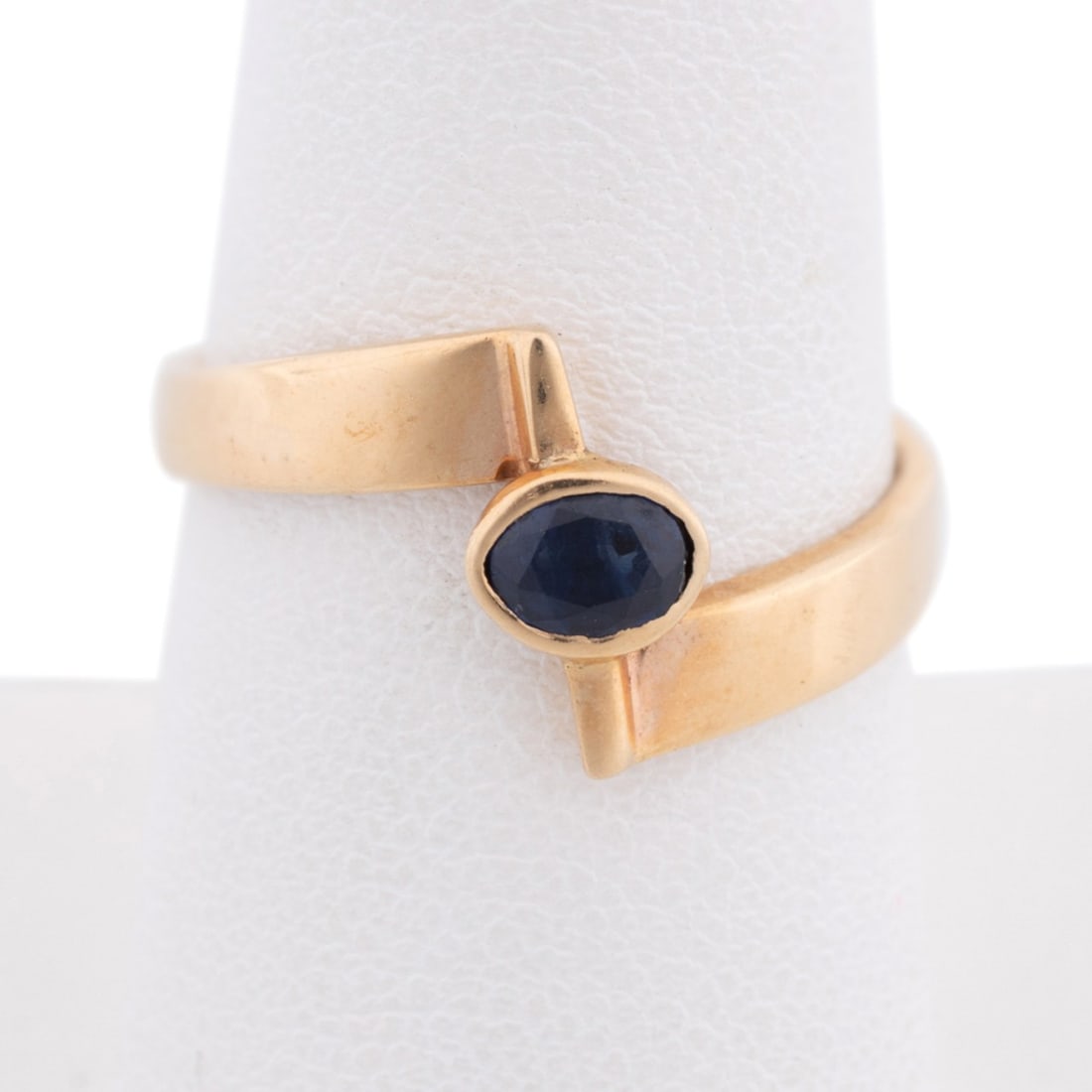 14K BLUE SAPPHIRE & YELLOW GOLD RING (1 of 6)