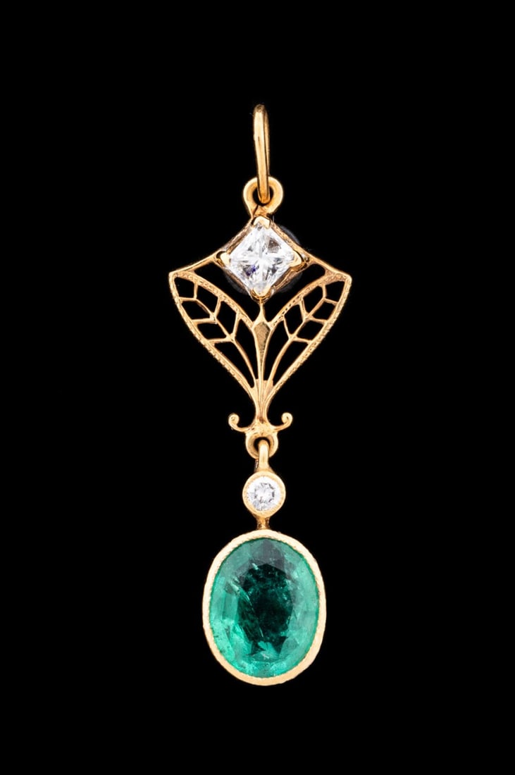 DAINTY EMERALD & DIAMOND 14K YELLOW GOLD PENDANT: Emerald and diamond dainty pendant in 14k yellow gold, with a princess cut diamond weighing approximately 0.20 carats, a round brilliant cut diamond weighing approximately 0.04 carats, and an oval eme