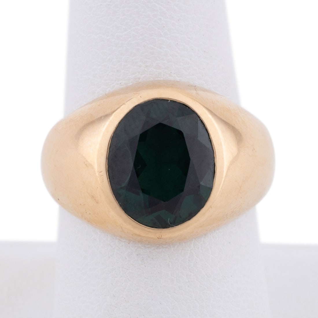 GREEN SPINEL & 14K YG RING: Green spinel ring with an oval cut green spinel (approximately 12.0 x 9.7 x 5.5mm). Set in 14k yellow gold. Marked "14k". Provenance: Private Collection, Atlanta, GA. Approximate measurements: US size