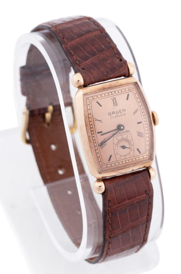 GRUEN 14K ROSE GOLD CASE WRIST WATCH: Gruen "Curvex Precision, case No. 440 499, 14k rose gold case wrist watch featuring a manual wind 17 jeweled Swiss made movement 6996, copper (pink) dial with black stick/Roman markers, subsidiary sec
