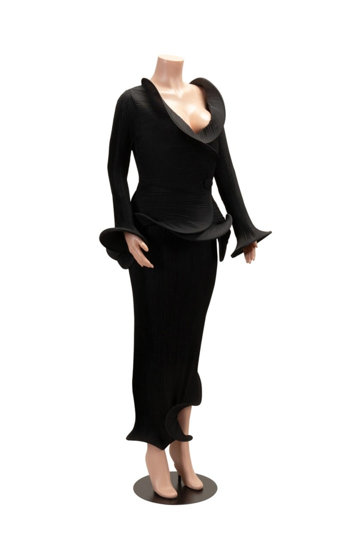 MASHIAH SCULPTURAL PLEATED SKIRT & JACKET SET (1 of 6)