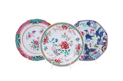 THREE CHINESE EXPORT PLATES, 18TH CENTURY