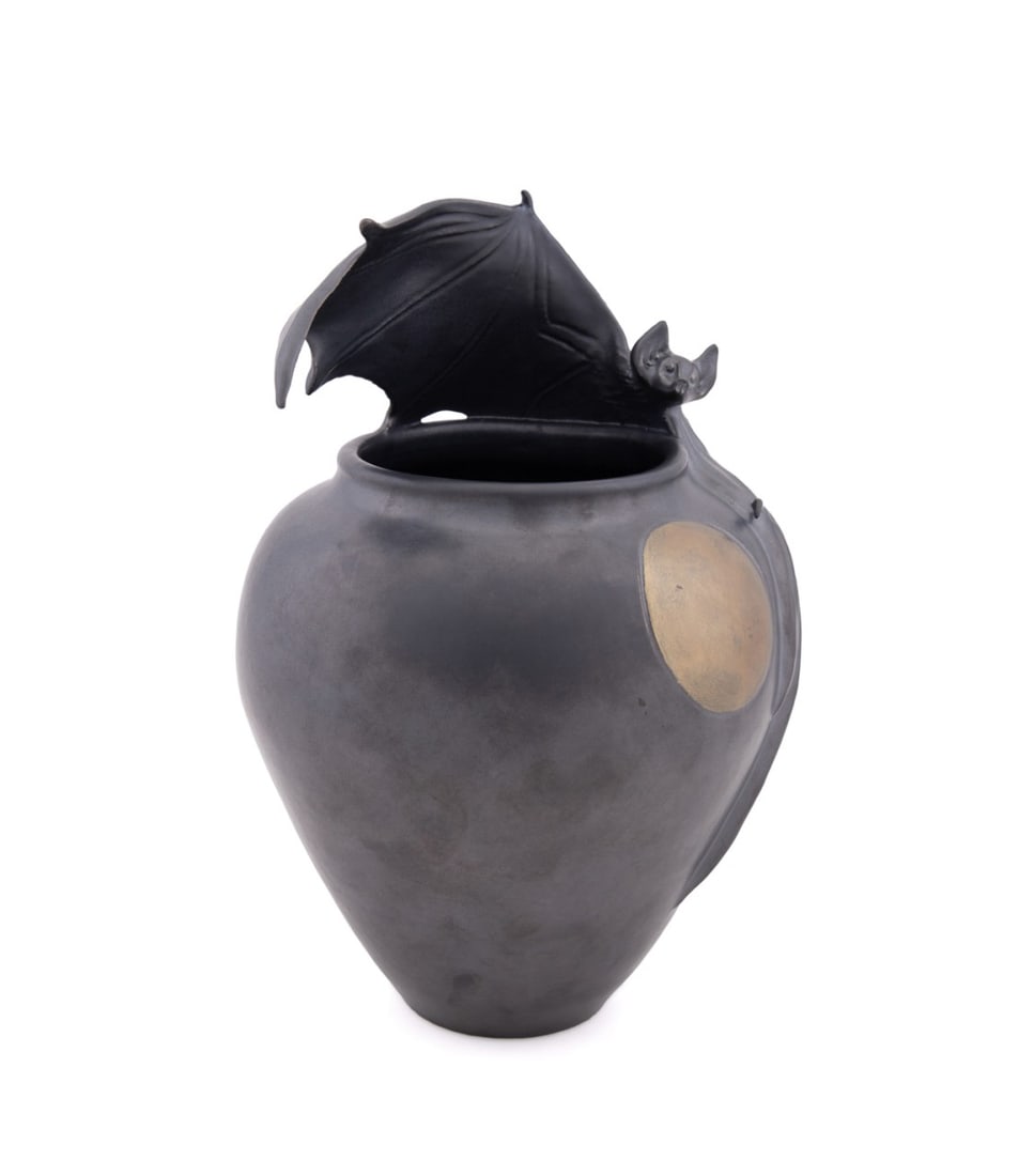 RICHARD FREIWALD DARK GRAY LUSTRE BAT CERAMIC VASE (1 of 8)