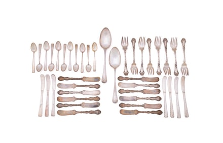 ASSORTMENT OF 40 PIECES OF STERLING FLATWARE