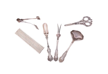 GROUP OF 13 PIECES OF STERLING FLATWARE