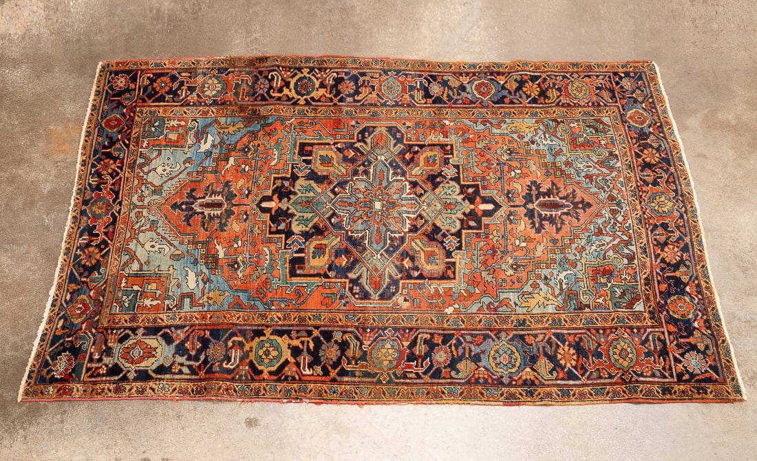 HAND-WOVEN PERSIAN HERIZ RUG