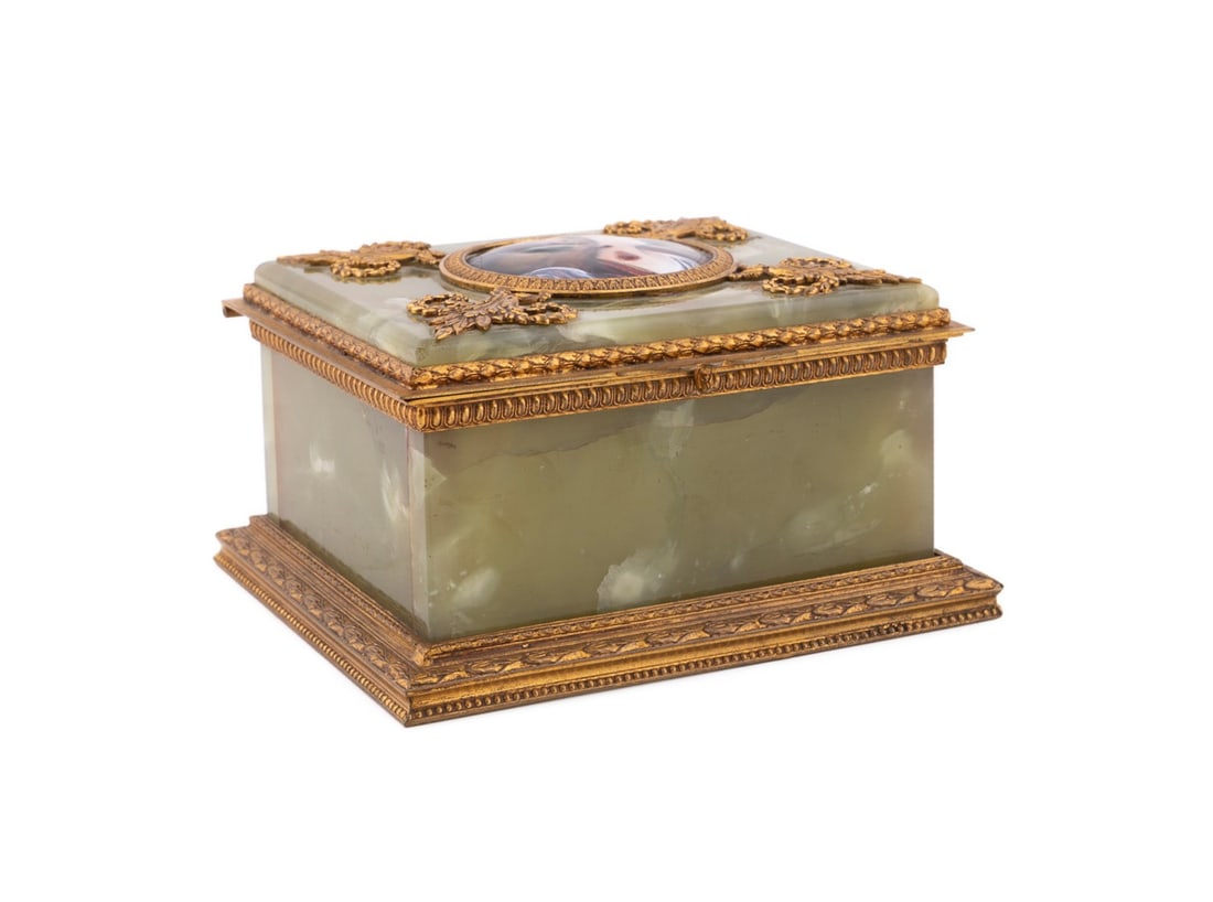 BELLE EPOQUE BRONZE MOUNTED ONYX DRESSER BOX (1 of 10)