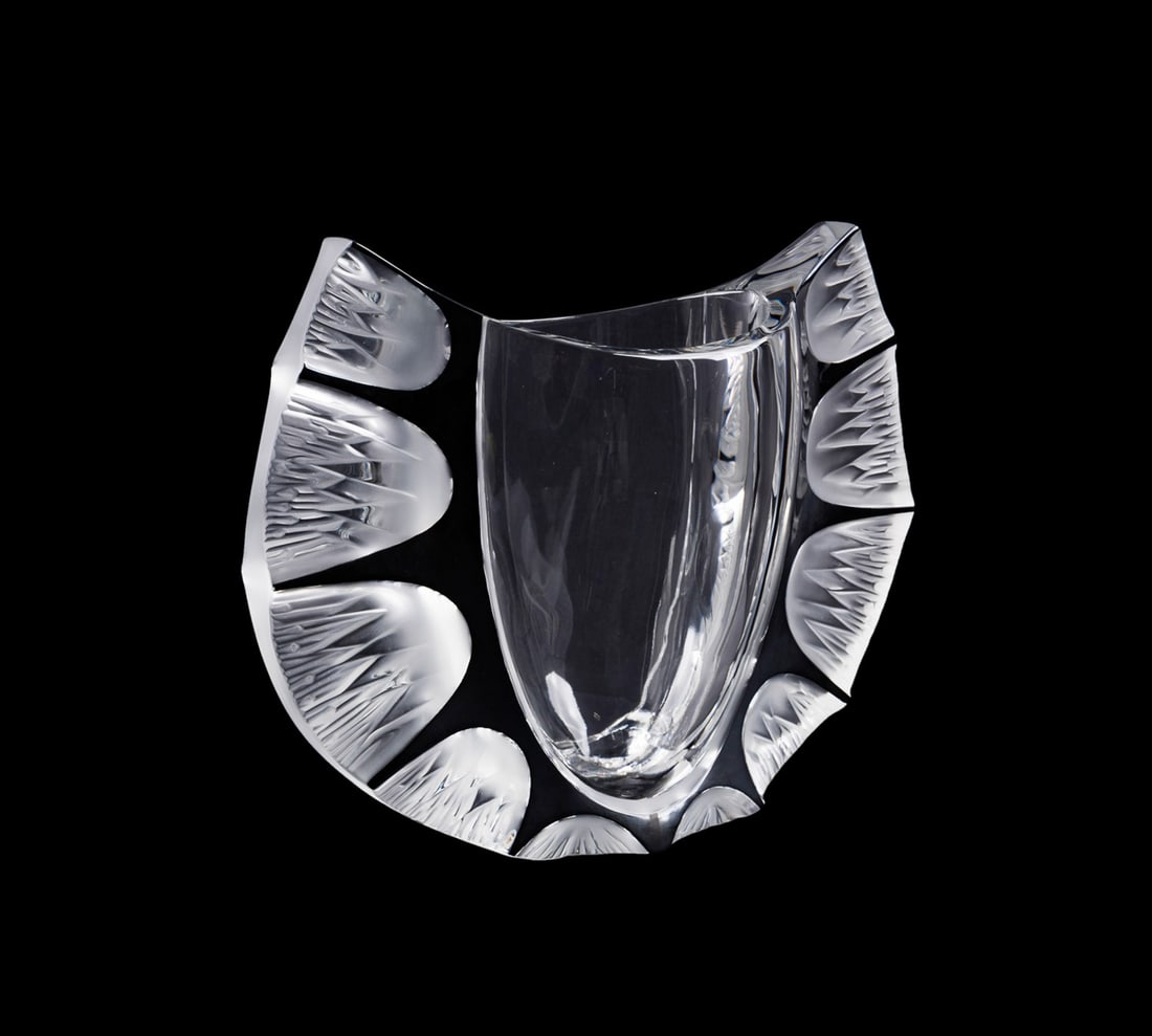 LALIQUE 'THISTLE WINGED' TWO-TONE CRYSTAL VASE (1 of 7)