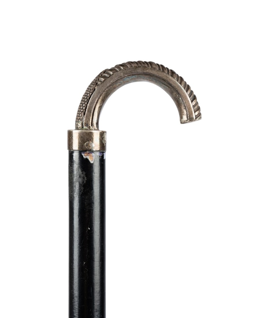 ENGLISH STERLING SILVER HANDLE WALKING CANE: English, circa 1920. Walking cane with sterling silver handle decorated on top and smooth underneath, silver collar, painted ebony shaft, and metal ferrule. Approximate measurements: length: 34.5"