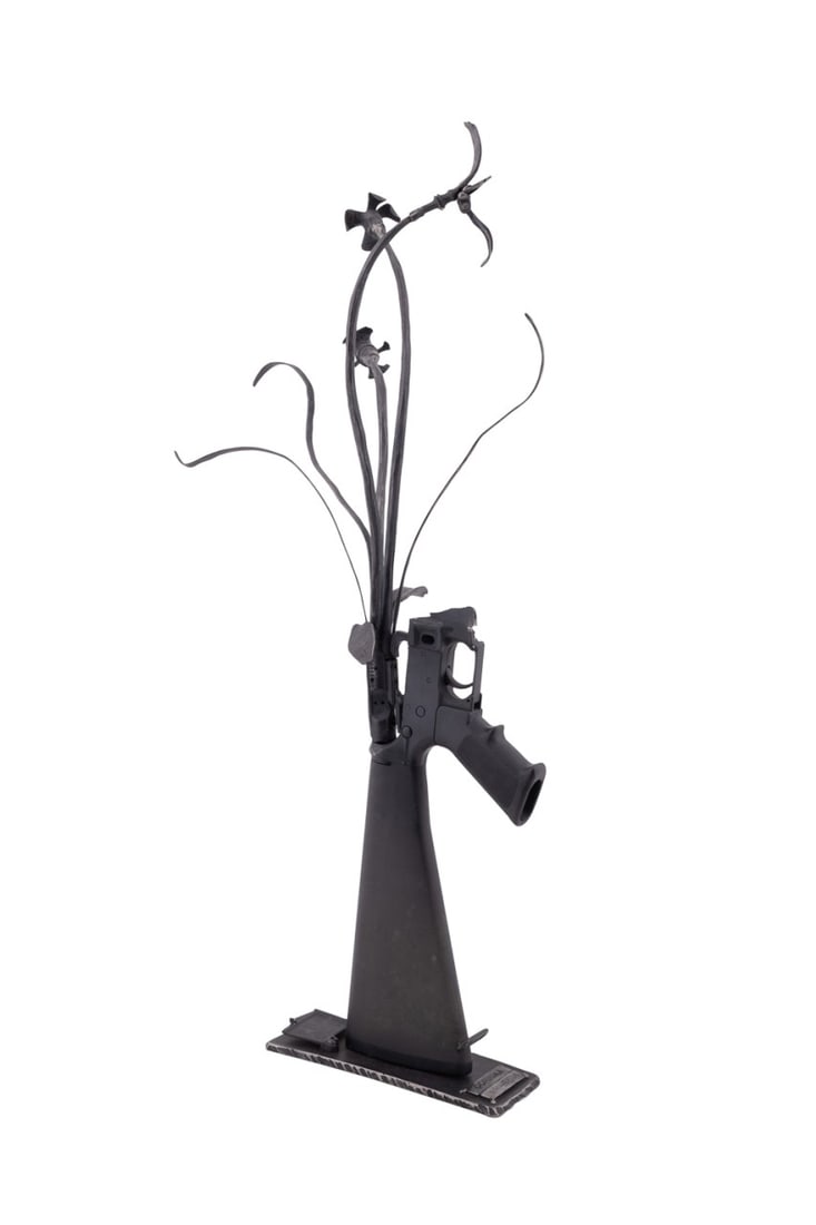 CORRINA SEPHORA MENSOFF, AR-15 BOUQUET SCULPTURE (1 of 7)