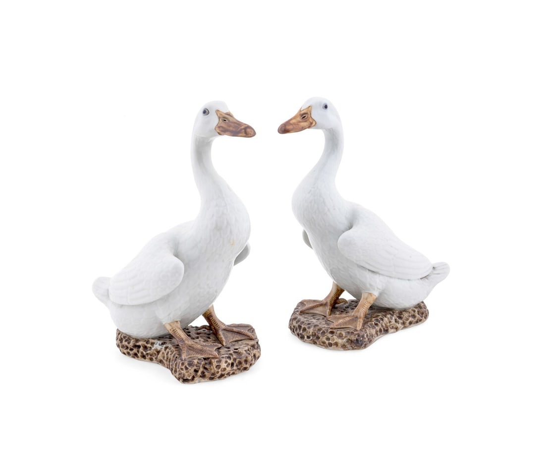 PAIR OF CHINESE OPPOSING PORCELAIN DUCKS (1 of 7)