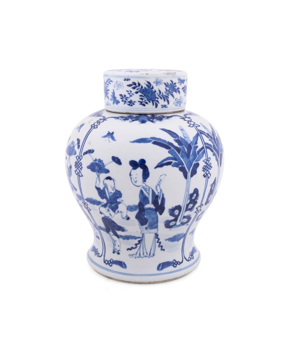 CHINESE 19TH C. BLUE AND WHITE COVERED JAR (1 of 8)