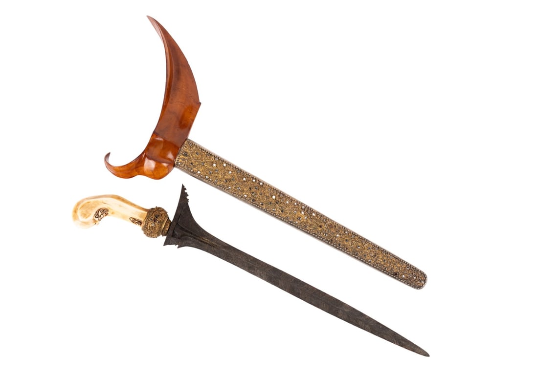 JAVANESE KRIS DAGGER, JEWELED FERRULE AND SCABBARD (1 of 11)