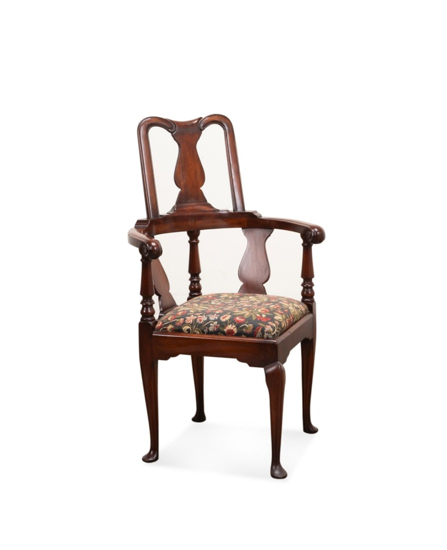QUEEN ANNE/GEORGIAN STYLE MAHOGANY CORNER CHAIR (1 of 7)