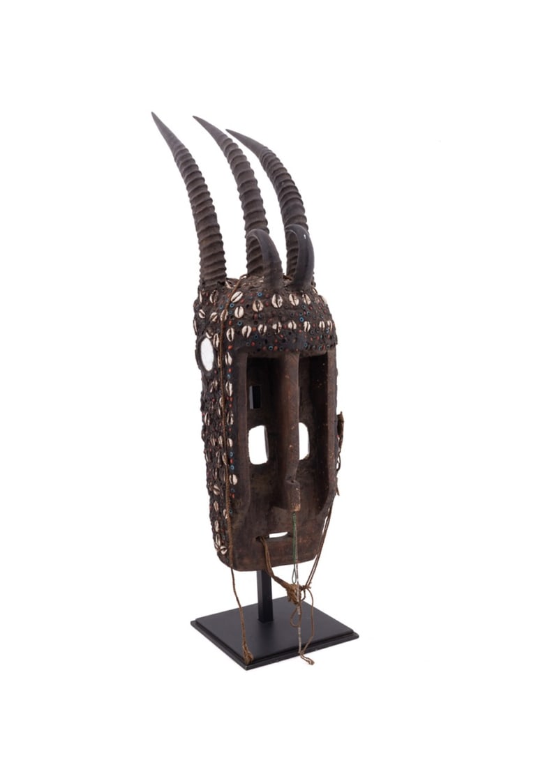 KIWARANI BEADED CARVED WOOD MASK ON STAND (1 of 6)