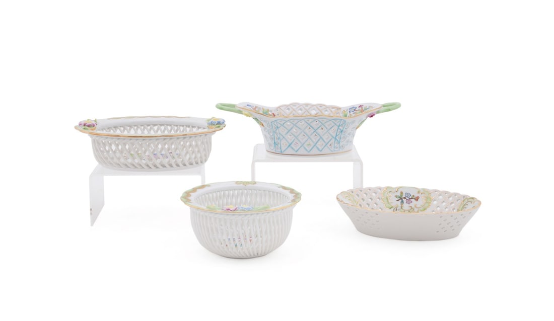 HEREND, FOUR 'QUEEN VICTORIA' SMALL BASKETS (1 of 11)