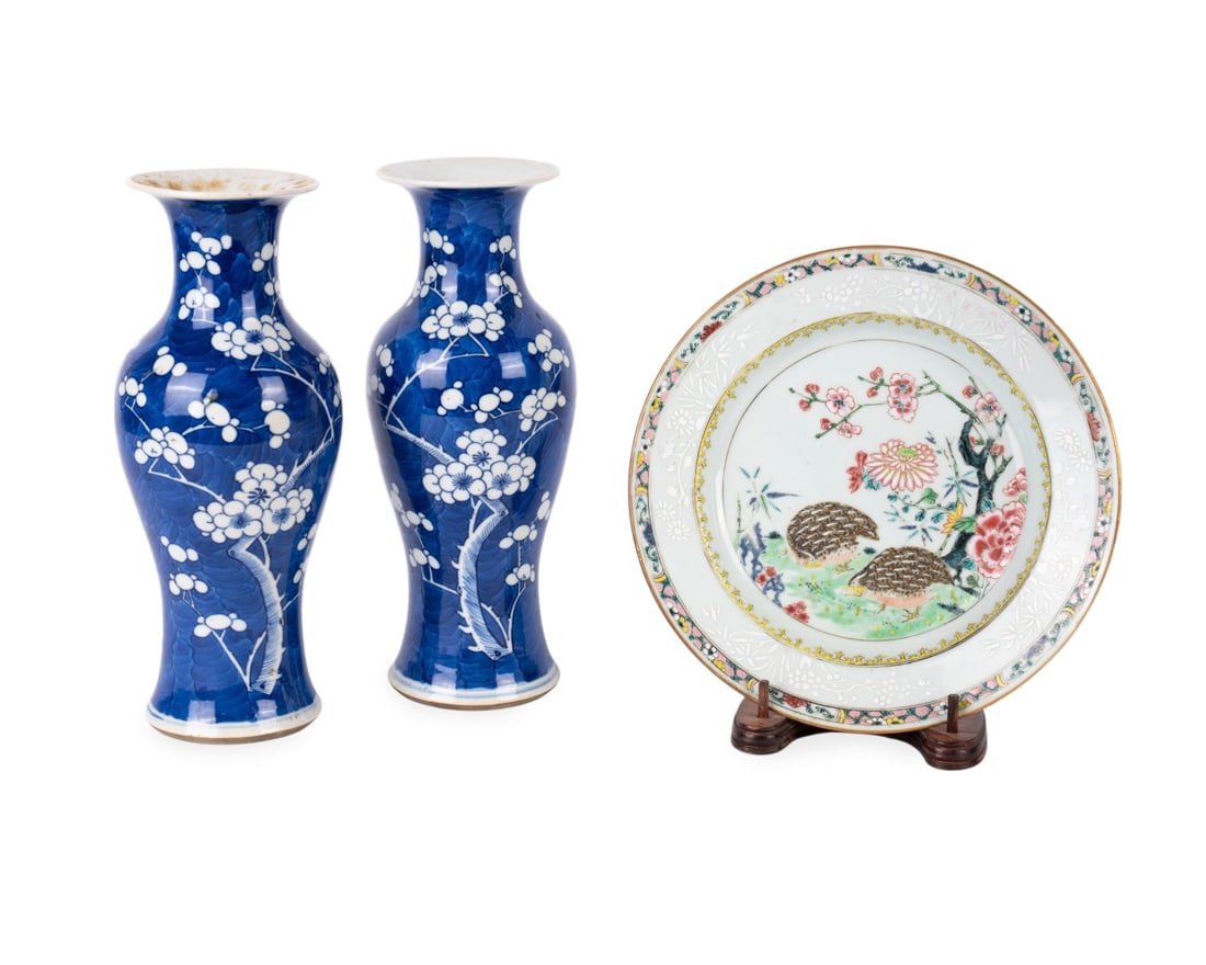THREE PIECES OF CHINESE PORCELAIN (1 of 9)