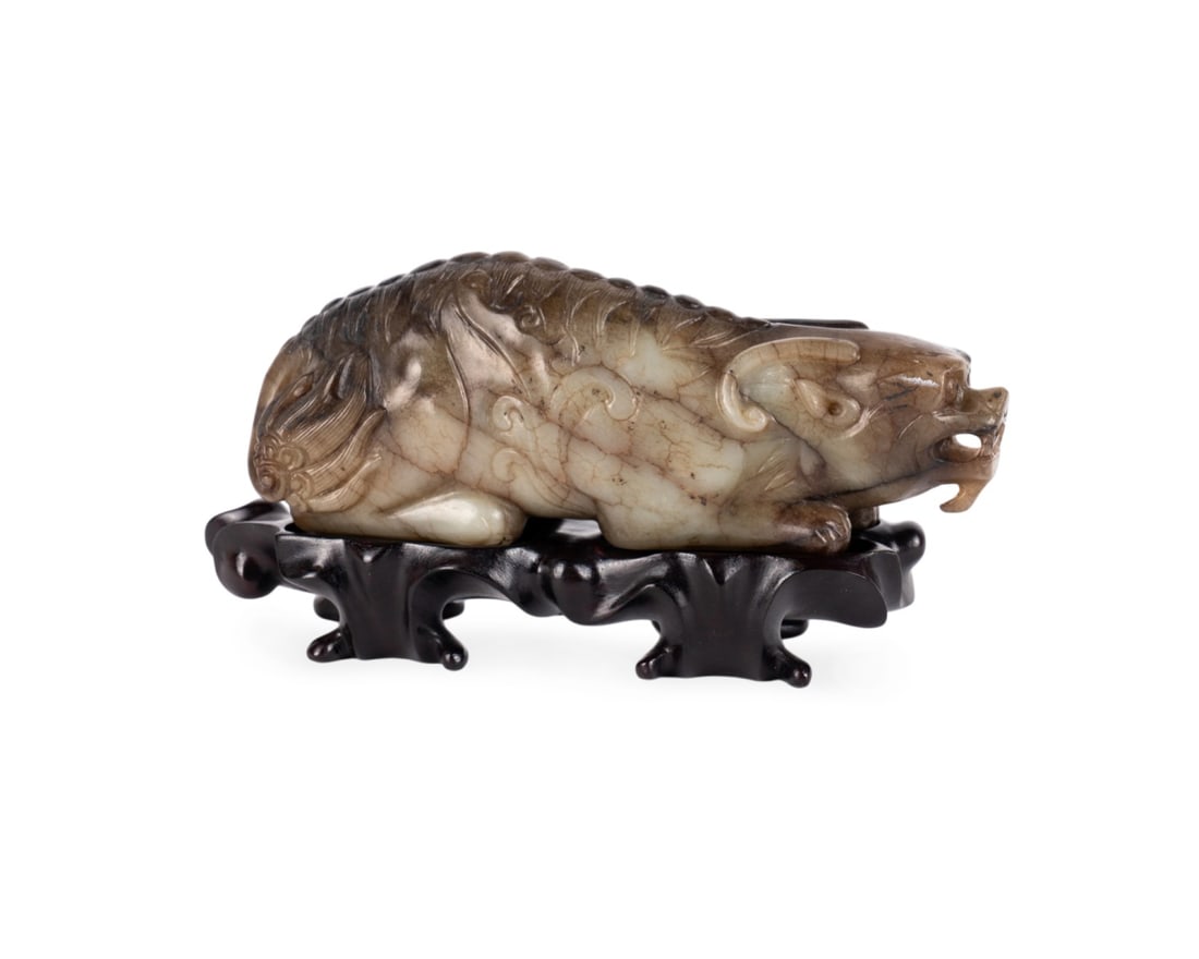 CHINESE JADE CARVING OF A PIXIU ON STAND (1 of 8)