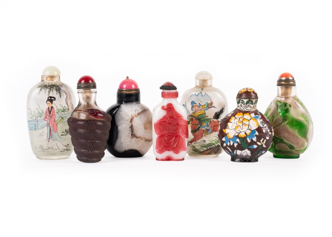 COLLECTION OF SEVEN CHINESE SNUFF BOTTLES (1 of 8)