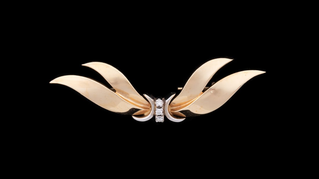 MODERN DIAMOND 14K YELLOW GOLD BAR PIN: Modern stylized floral bar pin with (4) polished yellow gold leaves centering on (3) round cut diamonds, set in white gold, overall diamond weight approximately .10 total carats. Set in 14K yellow gol