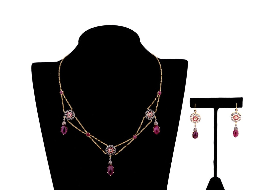 RUBY AND DIAMOND NECKLACE AND EARRINGS, 3 PIECES (1 of 15)